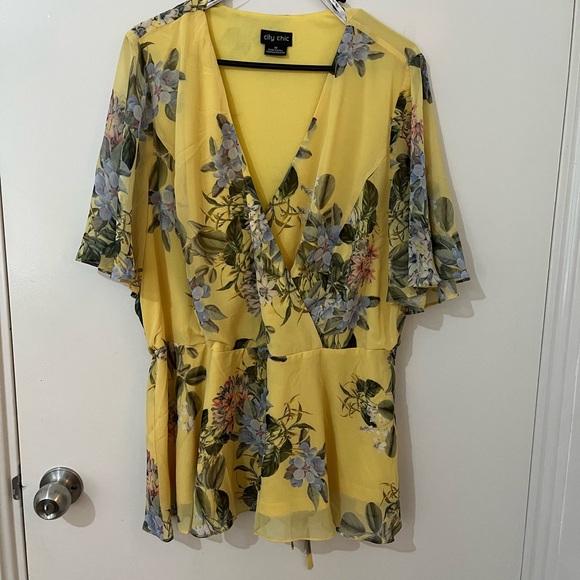 City Chic Sweet Garden Wrap top - Picture 3 of 5